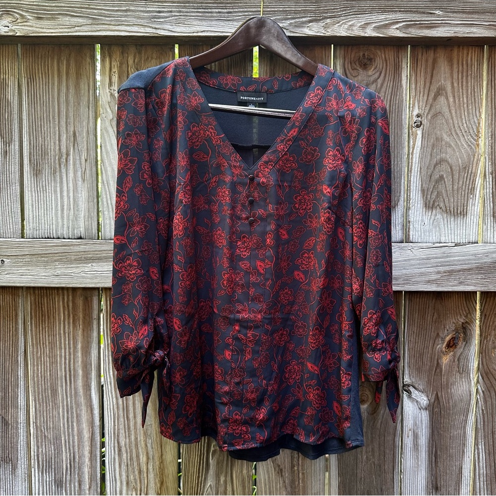 Elegant Red and Navy Floral V-Neck Blouse, Large